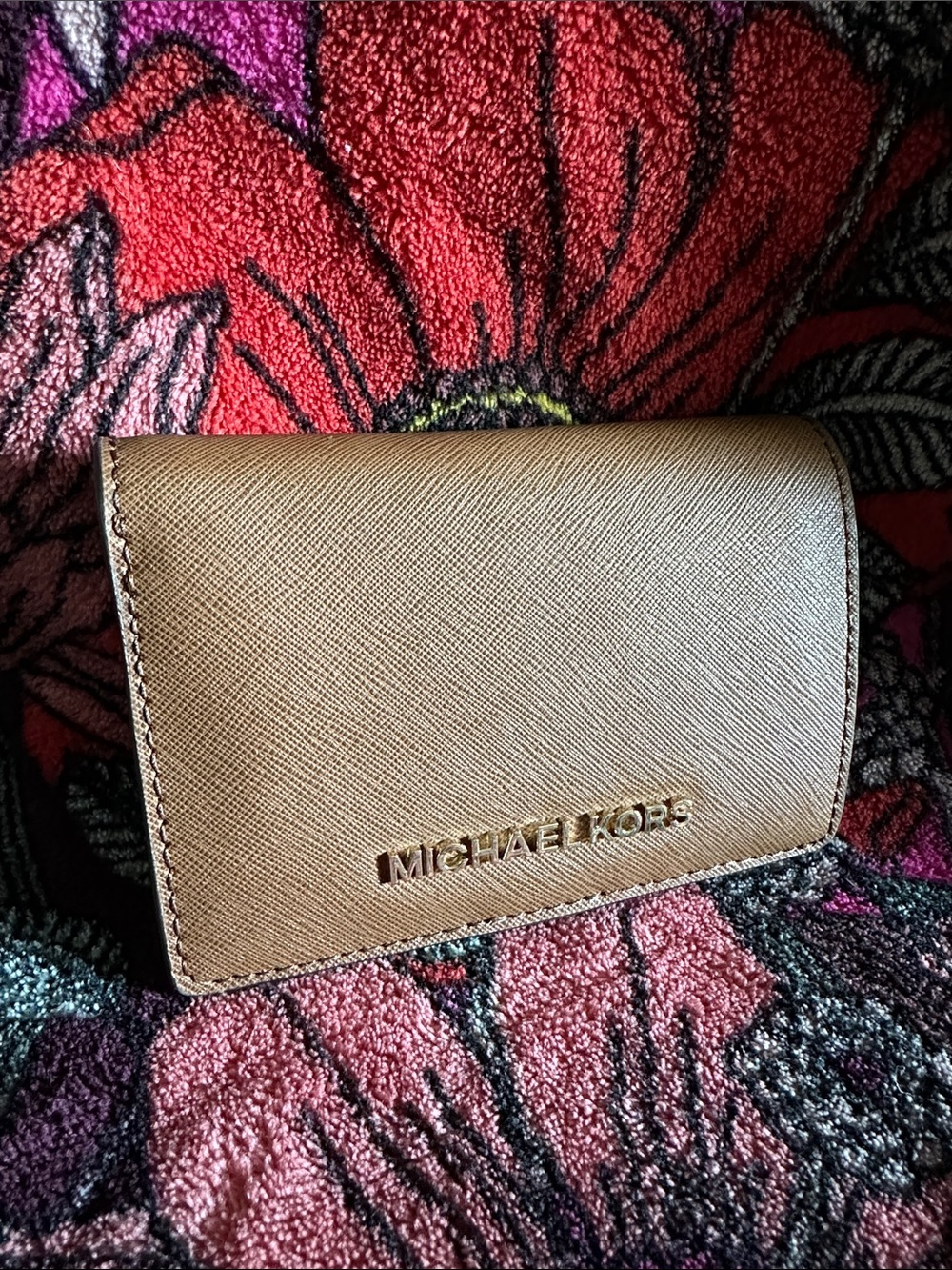 Michael Kors nwt jet set medium slim bi fold luggage tan saffiano leather wallet